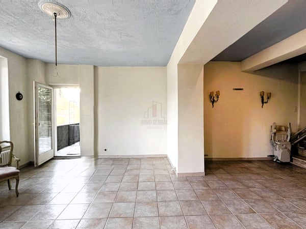 GRAZIOSA CON GIARDINO E PARZIALE VISTA LAGO 3