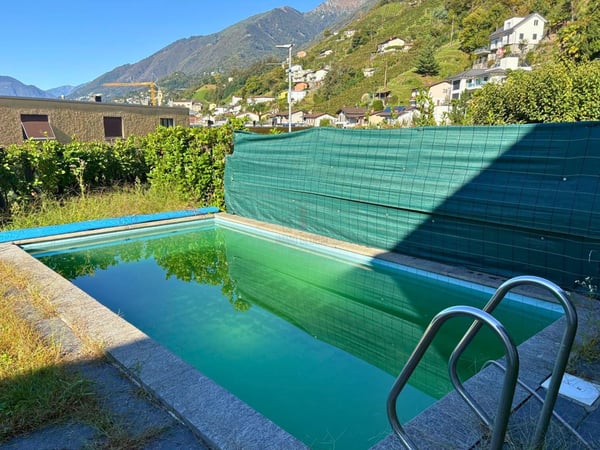 BIFAMILIARE CON PISCINA PRIVATA E VISTA APERTA 6