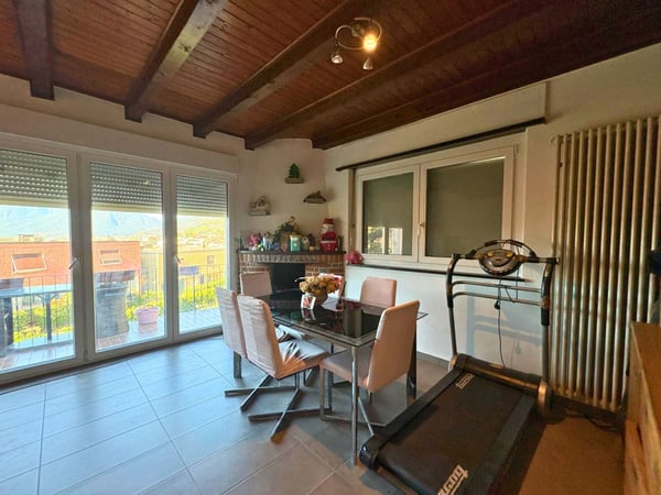 BIFAMILIARE CON PISCINA PRIVATA E VISTA APERTA 4