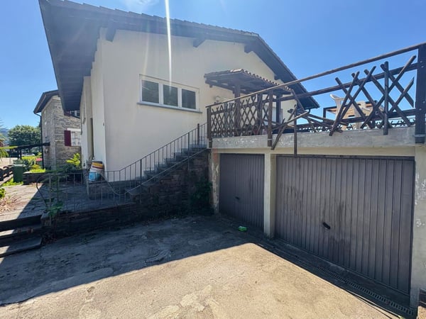 BIFAMILIARE CON PISCINA PRIVATA E VISTA APERTA 8