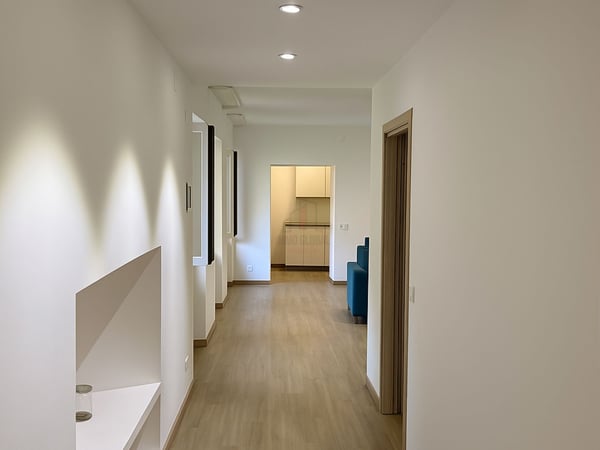 COMODO CON PARZIALE VISTA LAGO 11
