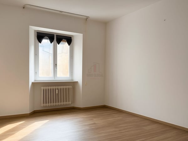 COMODO CON PARZIALE VISTA LAGO 13