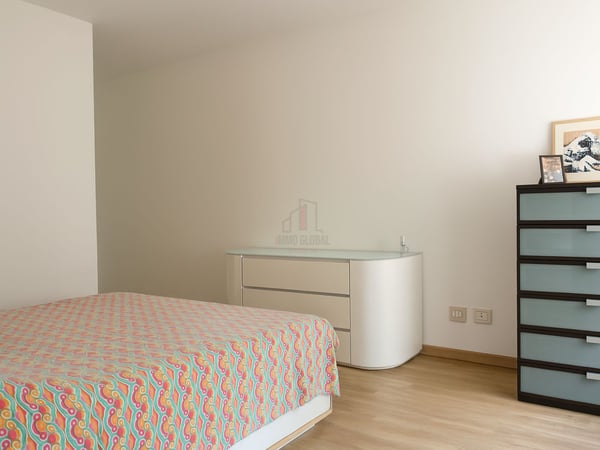 COMODO CON PARZIALE VISTA LAGO 9