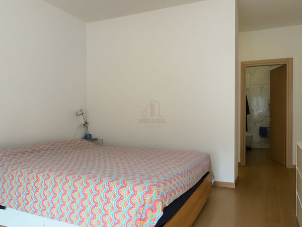 COMODO CON PARZIALE VISTA LAGO 8