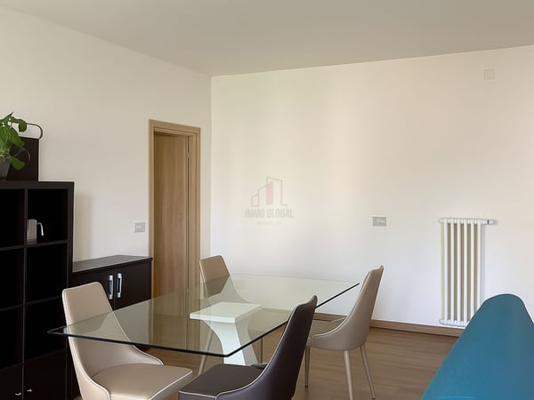 COMODO CON PARZIALE VISTA LAGO 6