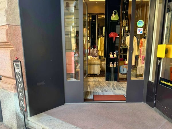ATTIVITÃ COMMERCIALE IN PIENO CENTRO, SUCCESSO ASSICURATO 2
