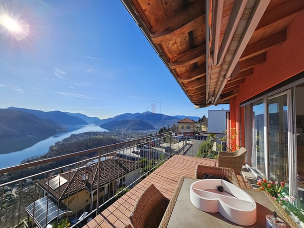 FANTASTICA BIFAMILIARE CON VISTA MOZZAFIATO