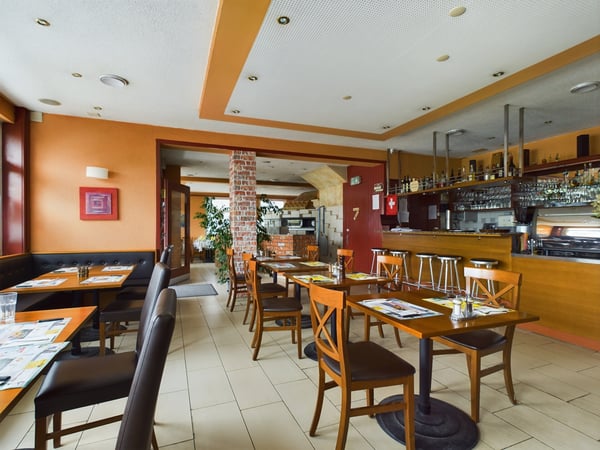 Exklusives Renditeobjekt (gemischt) mit 4.86% Nettorendite! 8