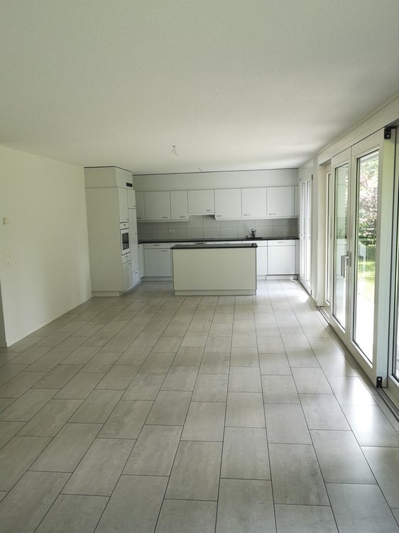 Moderne 4.5 Zimmerwohnung mit grosszügiger Terrasse im Erdgeschoss 2