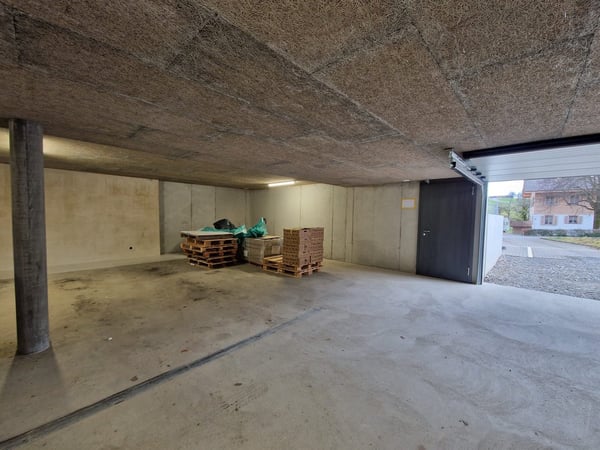 Tiefgaragenplätze in Höfen b. Thun zu vermieten 1