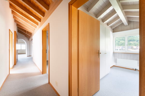 Grosszügige 4½-Zimmer Dachwohnung mit herrlicher Aussicht 8