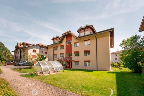 Grosszügige 4½-Zimmer Dachwohnung mit 2 Einstellhallenplätzen 2