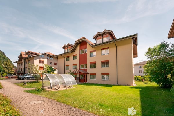 Grosszügige 4½-Zimmer Dachwohnung mit 2 Einstellhallenplätzen 2