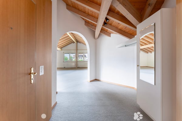 Grosszügige 4½-Zimmer Dachwohnung mit 2 Einstellhallenplätzen 3