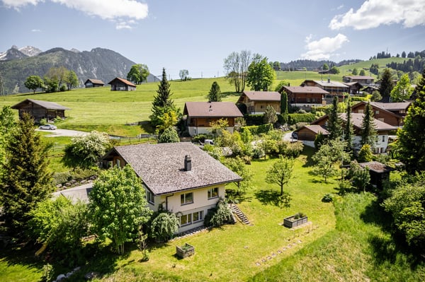 Einmaliges Architektenhaus auf grosszügiger Parzelle in Zweisimmen zu verkaufen 11