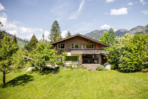 Einmaliges Architektenhaus auf grosszügiger Parzelle in Zweisimmen zu verkaufen 1