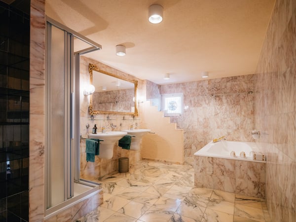 Charaktervolles 12-Zimmer Wohnhaus an idealer Lage in Bern 12