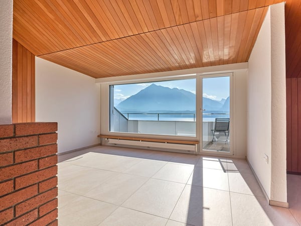 3½-Zi.-Dachwohnung: Wohnen mit 60er-Jahre-Flair und Blick auf das Schloss