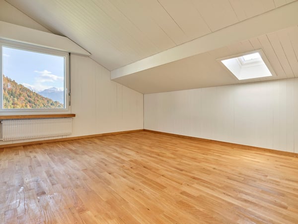 2½-Zi.-Dachwohnung: Wohnen mit 60er-Jahre-Flair und Blick auf das Schloss 7