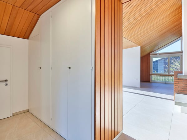 2½-Zi.-Dachwohnung: Wohnen mit 60er-Jahre-Flair und Blick auf das Schloss 5