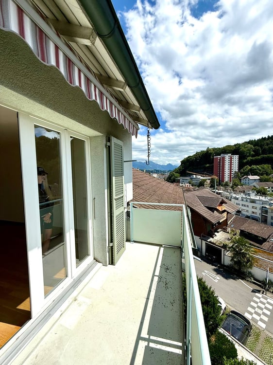 Charmante 4.5-Zimmer-Wohnung mit Balkon und schöner Aussicht in Luzern 2