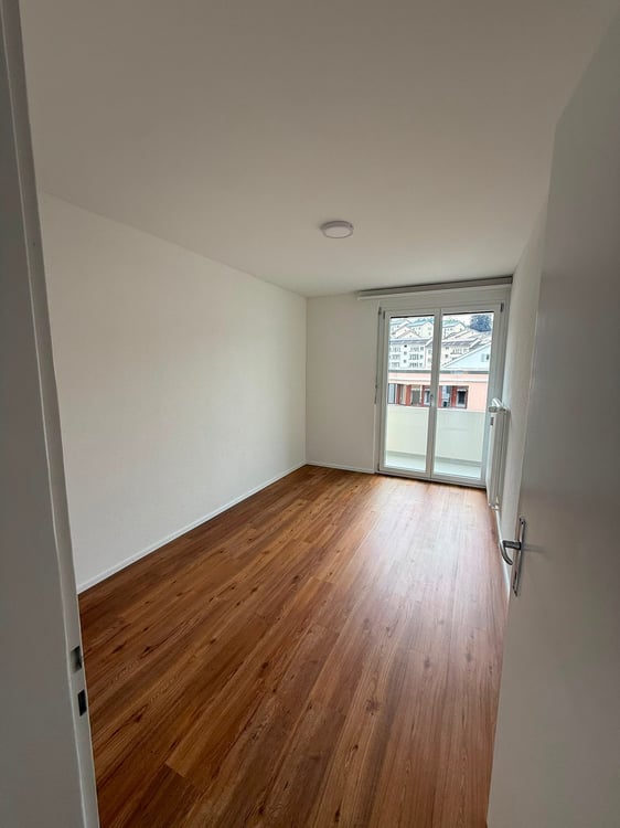 Kernsanierte und helle 4.5-Zimmer-Wohnung mit Balkon und schöner Aussicht in Luzern 7