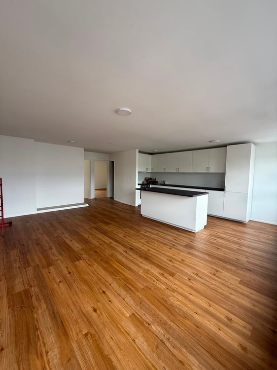 Kernsanierte und helle 4.5-Zimmer-Wohnung mit Balkon und schöner Aussicht in Luzern 2