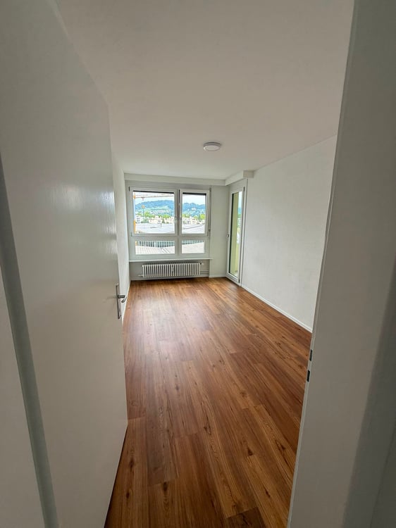 Kernsanierte und helle 4.5-Zimmer-Wohnung mit Balkon und schöner Aussicht in Luzern 4