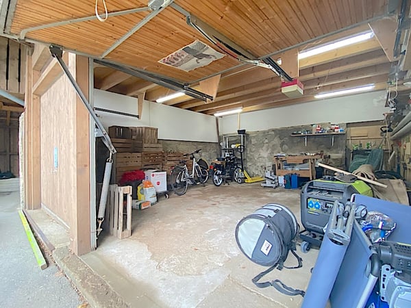 Landhaus mit 3 Wohnungen, Praxis, Pferdeboxen, Quelle, Bauland 11