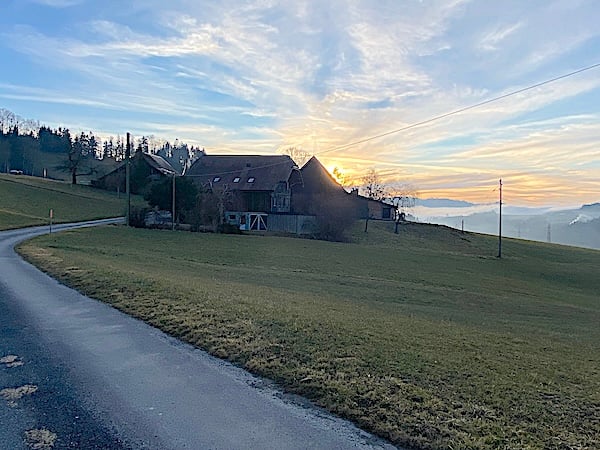 Bauernhaus, Stöckli m. 2 Wohnungen, Quellen, Aussicht, Sonne 1