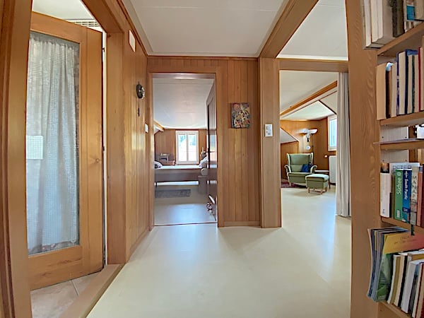 Mehrfamilienhaus m. grossem Garten, 13 Zimmer, 3 Wohnungen 30