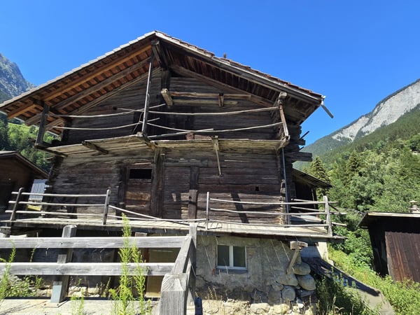 Un Lieu de Vie et d'Opportunités au coeur du Val Ferret : Immeuble mixte, café-restaurant et 3 appartements, grange et jardin 12