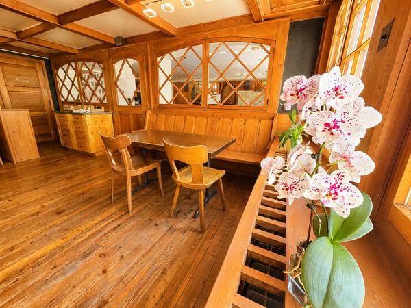 Un Lieu de Vie et d'Opportunités au coeur du Val Ferret : Immeuble mixte, café-restaurant et 3 appartements, grange et jardin 6