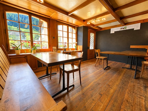 Un Lieu de Vie et d'Opportunités au coeur du Val Ferret : Immeuble mixte, café-restaurant et 3 appartements, grange et jardin 5