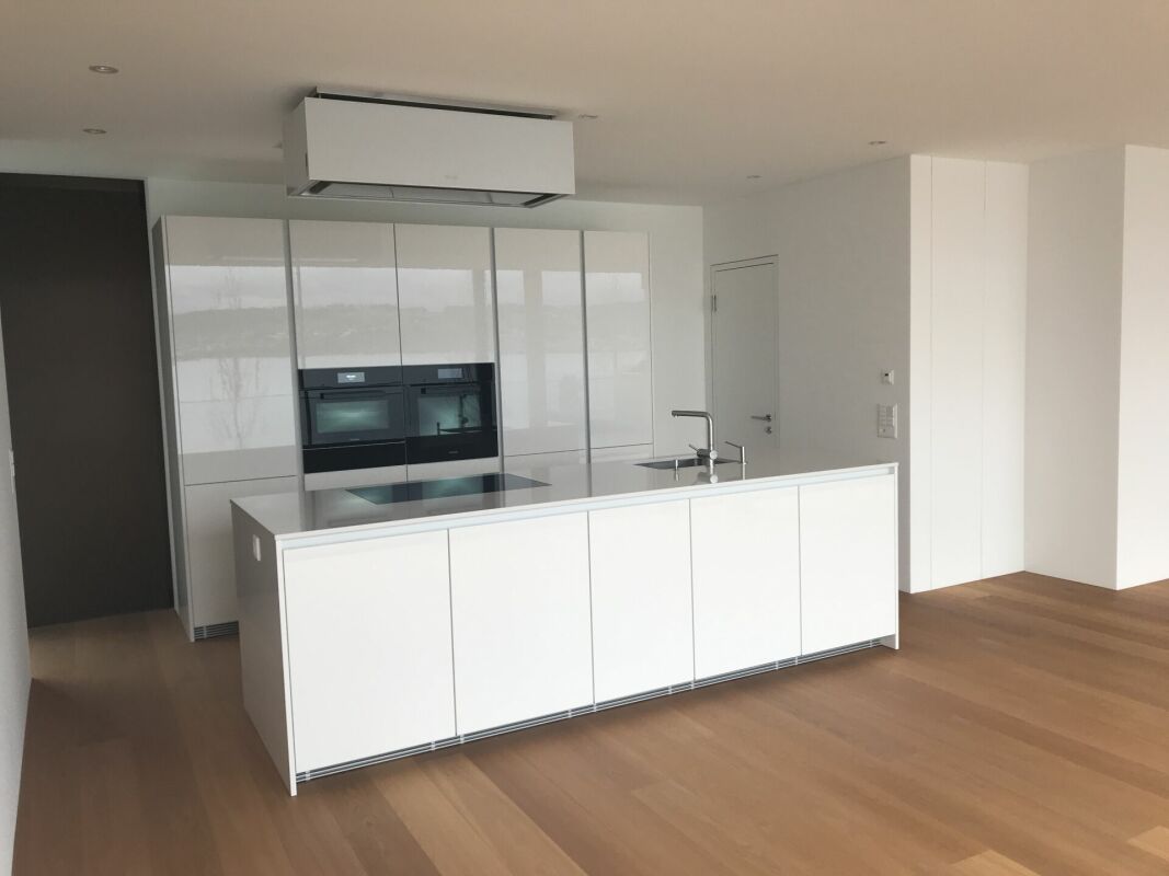 Peninsula Beach House - Pure Luxury on Lake Zurich