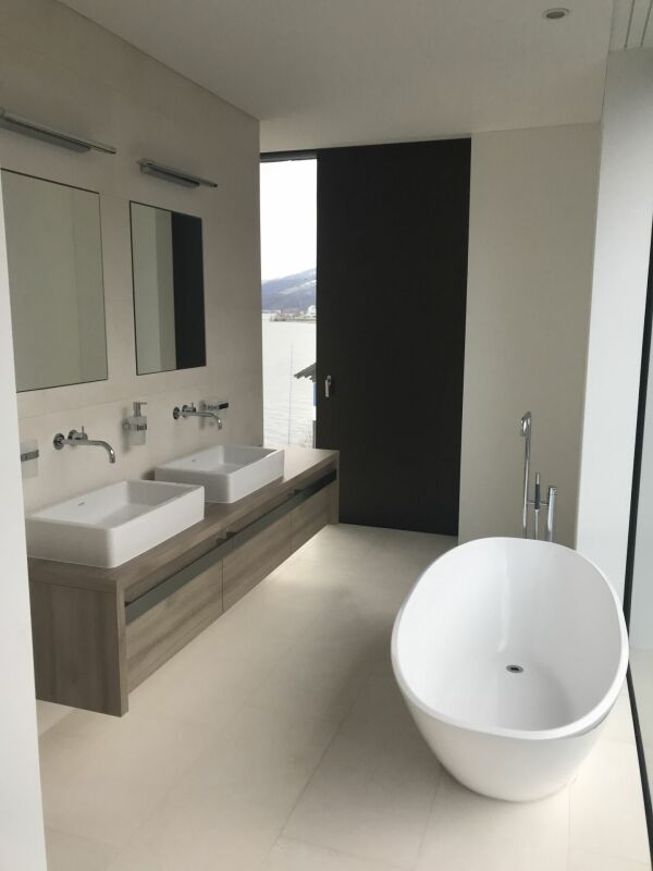 Peninsula Beach House - Pure Luxury on Lake Zurich