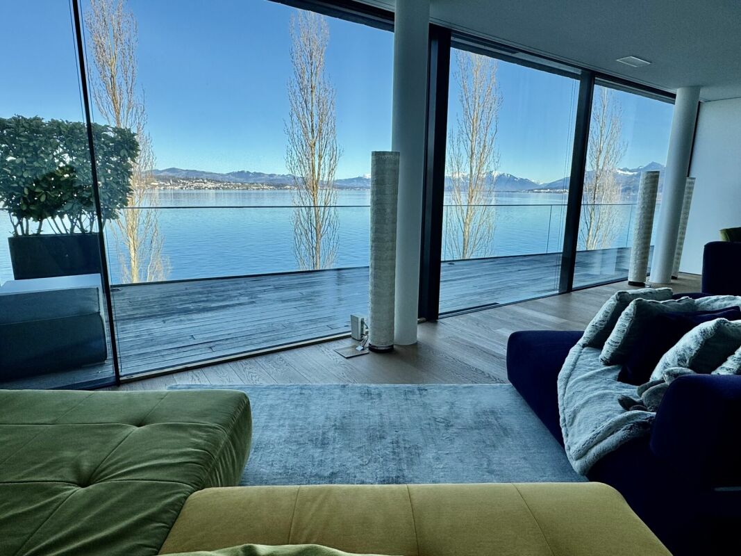 Peninsula Beach House - Pure Luxury on Lake Zurich