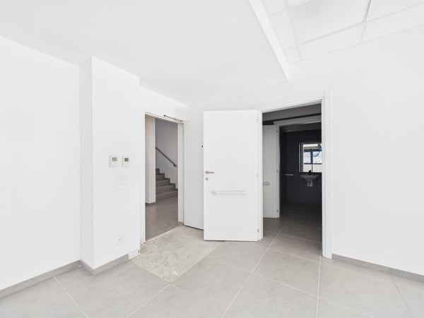 Tre unità commerciali indipendenti (PPP) in stabile di recente costruzione 12