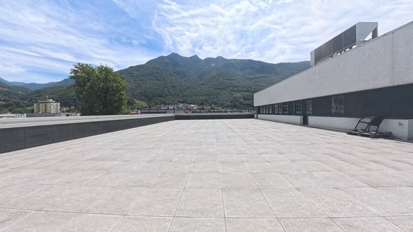 Tre unità commerciali indipendenti (PPP) in stabile di recente costruzione 24