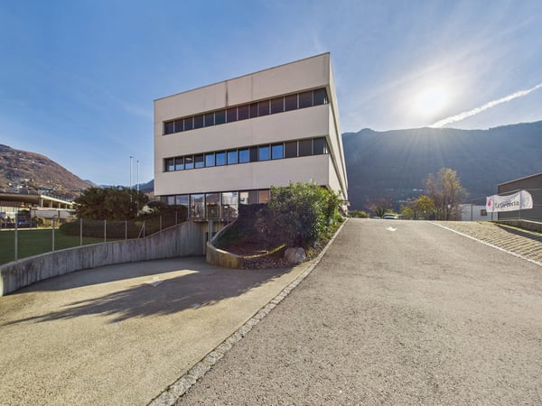 Tre unità commerciali indipendenti (PPP) in stabile di recente costruzione 3