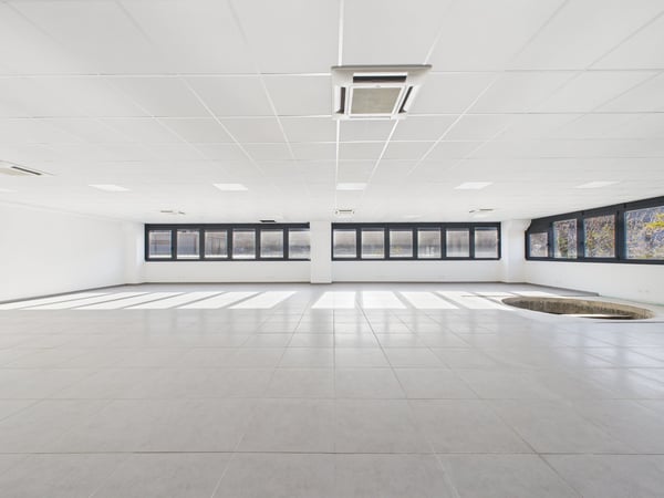 Tre unità commerciali indipendenti (PPP) in stabile di recente costruzione 10