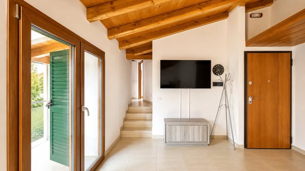 MODERNO APPARTAMENTO ARREDATO DI 3,5 LOCALI CON BALCONE 2