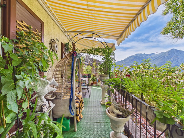 AMPIA CASA BIFAMILIARE CON VISTA APERTA, GIARDINO E BOX AUTO 7