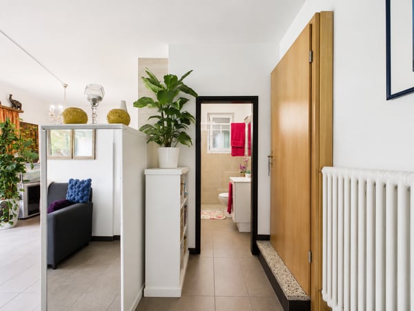 AMPIA CASA BIFAMILIARE CON VISTA APERTA, GIARDINO E BOX AUTO 3