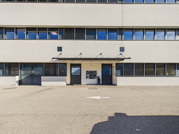 GRANDE SUPERFICIE COMMERCIALE AL PRIMO PIANO 8