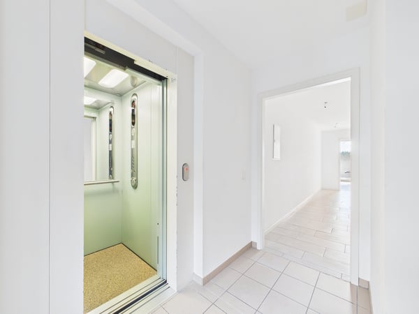 CASA CONTIGUA SU 3 PIANI CON GIARDINO E SPAZIO IDEALE PER STUDIO O ATTIVITA' INDIPENDENTE 22