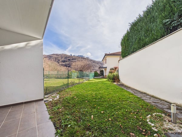 CASA CONTIGUA SU 3 PIANI CON GIARDINO E SPAZIO IDEALE PER STUDIO O ATTIVITA' INDIPENDENTE 5