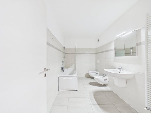 CASA CONTIGUA SU 3 PIANI CON GIARDINO E SPAZIO IDEALE PER STUDIO O ATTIVITA' INDIPENDENTE 33