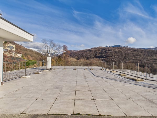 CASA CONTIGUA SU 3 PIANI CON GIARDINO E SPAZIO IDEALE PER STUDIO O ATTIVITA' INDIPENDENTE 34