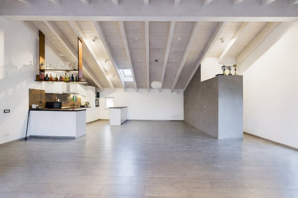 AMPIA CASA MODERNA CON TERRAZZA E UNITA' INDIPENDENTE 4